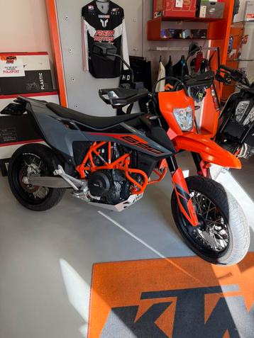 690 smc r, Entreprise