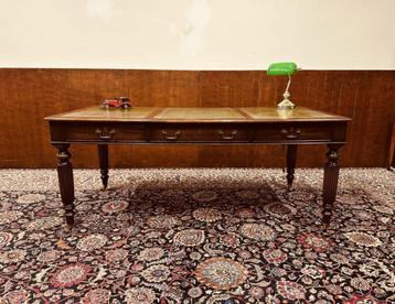 Klassiek Engels Chesterfield Schrijftafel Bureau beschikbaar voor biedingen