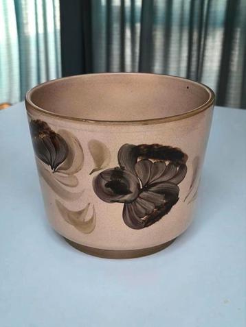 Vintage aardewerken bloempot/cache pot beschikbaar voor biedingen
