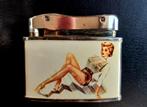 Pin Up-aansteker verkocht in PX US, Verzamelen, Ophalen of Verzenden