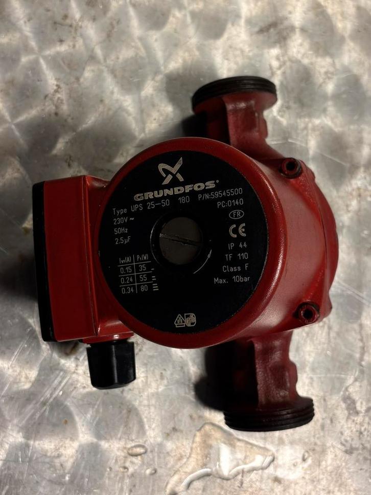 Circulatiepomp Grundfoss UPS 25-50-180, Doe-het-zelf en Bouw, Verwarming en Radiatoren, Gebruikt, Ophalen of Verzenden