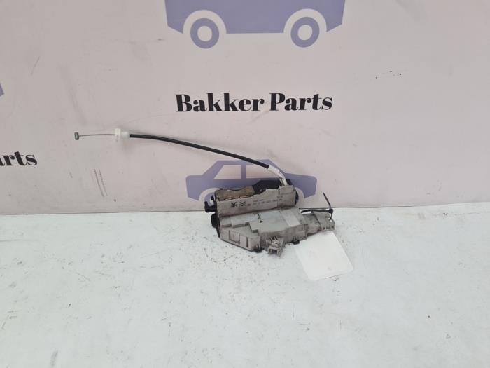 Serrure portière mécanique 4portes avant gauche d'un Peuge, Autos : Pièces & Accessoires, Carrosserie & Tôlerie, Peugeot, Utilisé