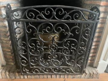 Smeedijzeren haardscherm met toebehoren beschikbaar voor biedingen
