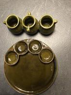 4 groene fondue borden met aparte saus potjes, Huis en Inrichting, Keuken | Servies, Ophalen, Zo goed als nieuw, Effen, Bord(en)