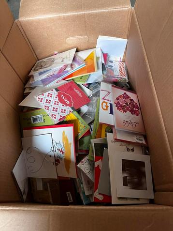 Gigantische doos Wenskaarten - 40€ beschikbaar voor biedingen