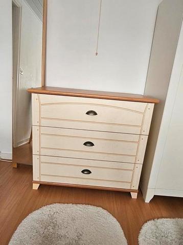 Ladenkasten beschikbaar voor biedingen