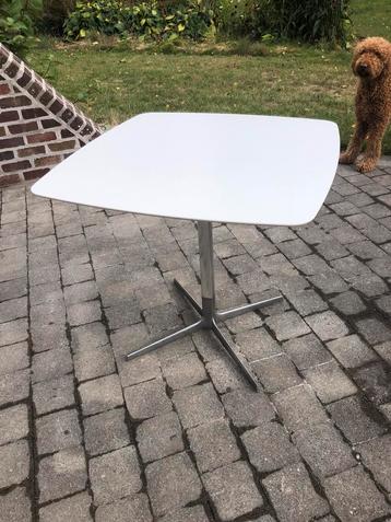 Design ARPER  tafel vierkant beschikbaar voor biedingen