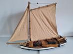 houten zeilboot met roeispanen - decoratief, Hobby en Vrije tijd, Modelbouw | Boten en Schepen, Ophalen of Verzenden