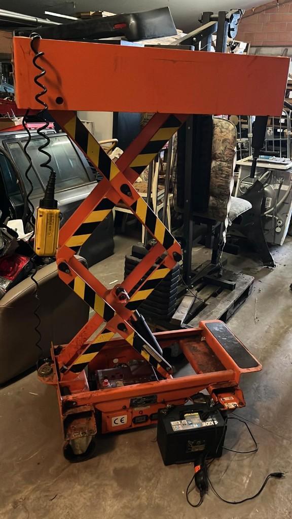 Diverse hoogwerkers – hydraulisch en elektrisch, Zakelijke goederen, Machines en Bouw | Liften, Steigers en Ladders, Ophalen