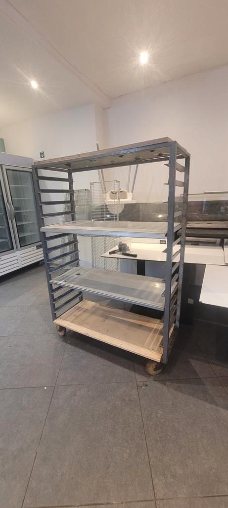 2 sterk metalen bakkers-/horecarekken op wielen, Zakelijke goederen, Horeca | Meubilair en Inrichting, Ophalen