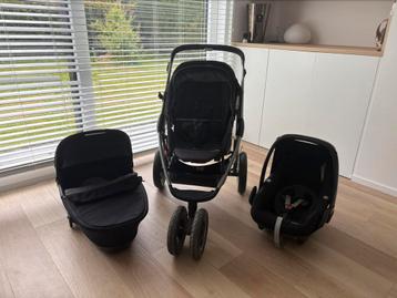Poussette Maxi-cosy trois en un beschikbaar voor biedingen