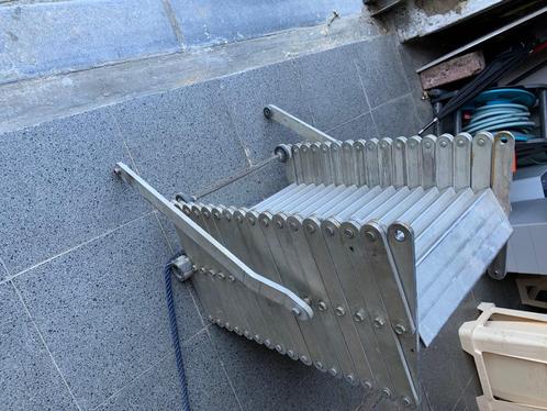 Escalier escamotable, Doe-het-zelf en Bouw, Ladders en Trappen, Gebruikt, Trap, 2 tot 4 meter, Opvouwbaar of Inschuifbaar, Ophalen