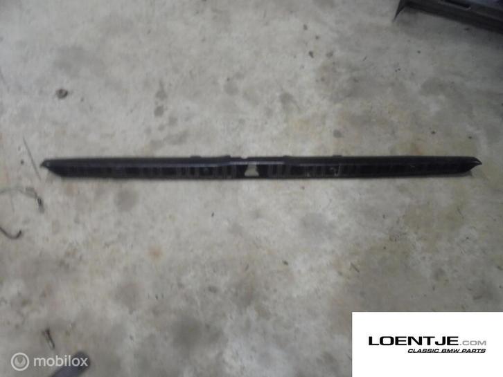 afdeklijst kofferbak stootlijst koffer bmw e30 sedan coupe, Auto-onderdelen, Interieur en Bekleding, BMW, Gebruikt, Ophalen of Verzenden