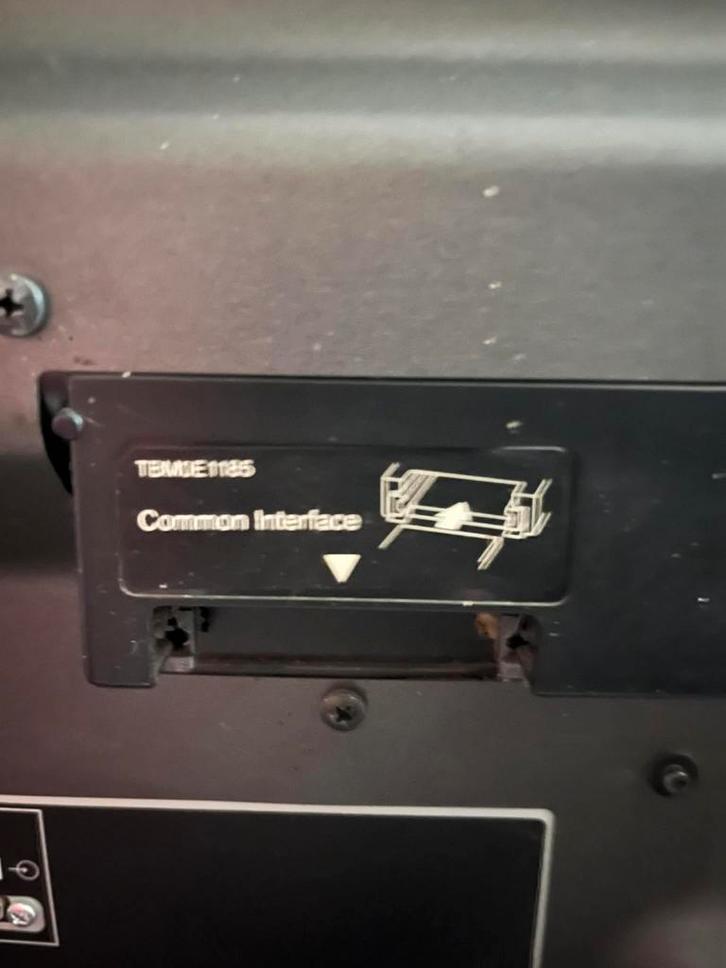 Tv Panasonic écran plat 120 diagonale inclue sur son meuble, TV, Hi-fi & Vidéo, Télévisions, Enlèvement