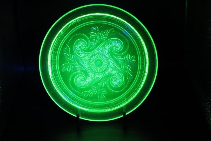 Uranium glas - schaal - art deco, Antiek en Kunst, Antiek | Glaswerk en Kristal, Ophalen of Verzenden