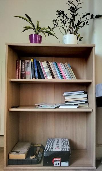 Etagère beschikbaar voor biedingen