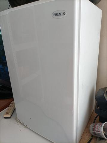 Friac koelkast frigo met klein vriesvakje bovenin 