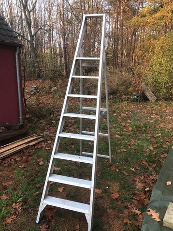 Solide professionele trapladder 7 tredes, 1,75m beschikbaar voor biedingen