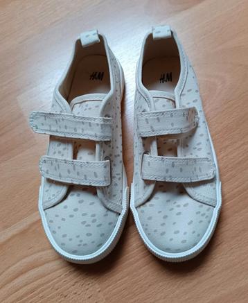 Sneakers H&M beschikbaar voor biedingen