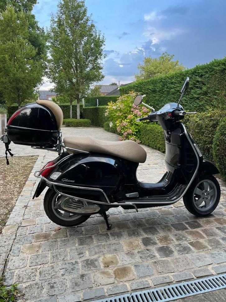 VESPA GTS 125 - inclusief accessoires, Fietsen en Brommers, Scooters | Vespa, Gebruikt, Benzine, Ophalen