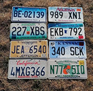 Originele amerikaanse nummerplaten  beschikbaar voor biedingen