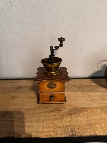 Oude koffiemolen beschikbaar voor biedingen