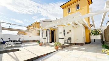 Gerenoveerde vrijstaande villa /Orihuela Costa beschikbaar voor biedingen