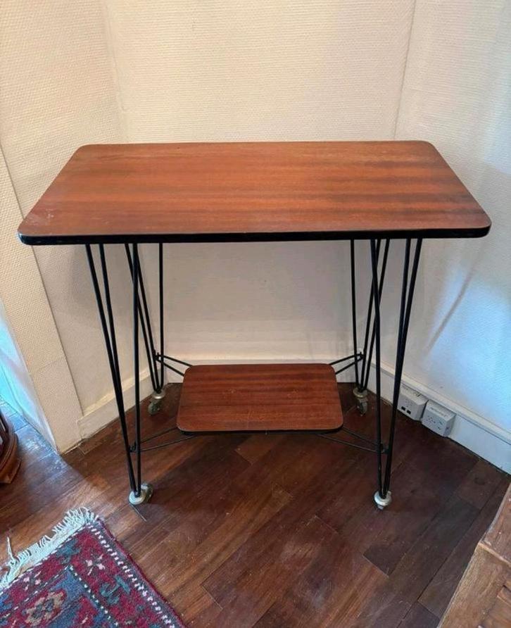 ✨️ Disponible A saisir Voir Desserte TV roulante années 60s, Maison & Meubles, Tables | Tables d'appoint, Utilisé, Rectangulaire