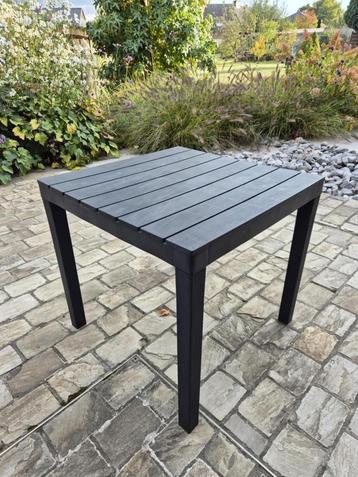 Tuintafel kunststof beschikbaar voor biedingen