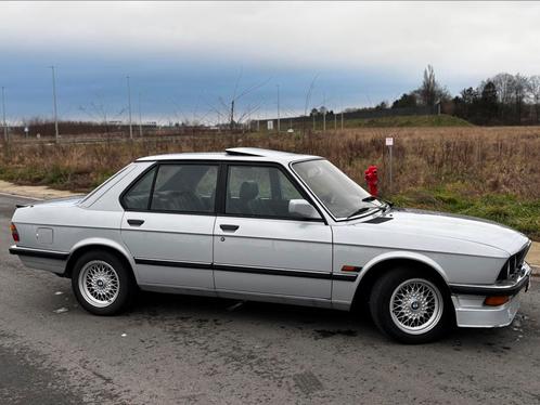 BMW e28 535i 1982, Auto's, BMW, Particulier, Elektrische ramen, Elektrisch, Leder, Ophalen