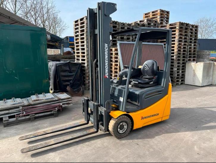 Jungheinrich Elektrische heftruck vorklift clark driewieler, Zakelijke goederen, Machines en Bouw | Heftrucks en Intern transport