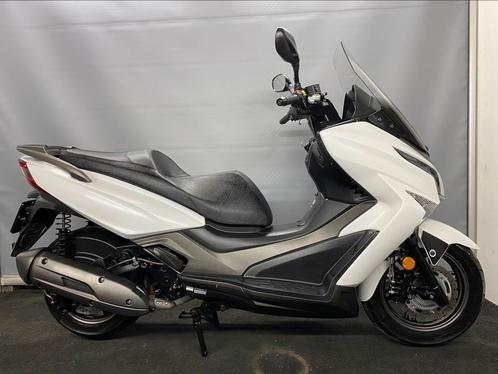 KYMCO X-TOWN 125 EN PARFAIT ÉTAT *** Garantie ***, Motos, Motos | Marques Autre, Entreprise, Scooter, jusqu'à 11 kW, 1 cylindre