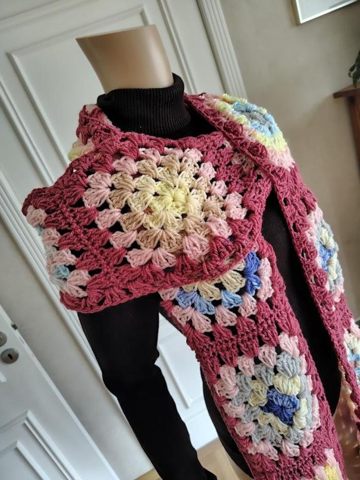 lange granny square sjaal, Kleding | Dames, Mutsen, Sjaals en Handschoenen, Zo goed als nieuw, Sjaal, Ophalen of Verzenden