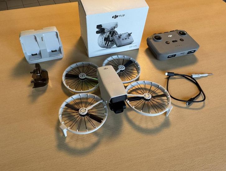 DJI Flip drone met 3 batterijen garantie en dji care, TV, Hi-fi & Vidéo, Drones, Comme neuf, Drone avec caméra, Enlèvement ou Envoi