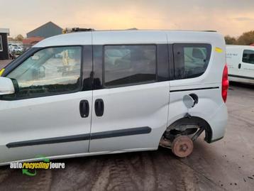 Laaddeur Bus Zijkant van een Opel Combo (20U) beschikbaar voor biedingen