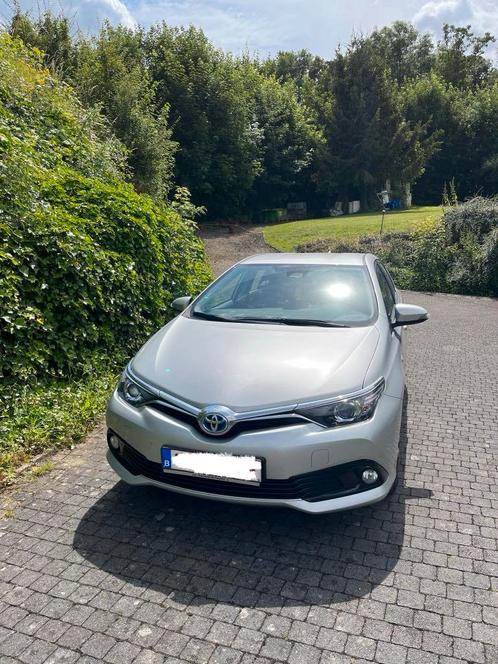 Toyota auris hybride, Autos, Toyota, Particulier, Auris, Essence, Berline, 5 portes, Automatique, Argent ou Gris, Noir, Entretenue par le concessionnaire