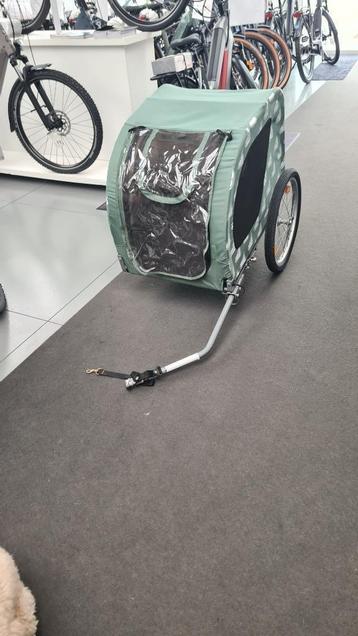 Fietskar hond beschikbaar voor biedingen