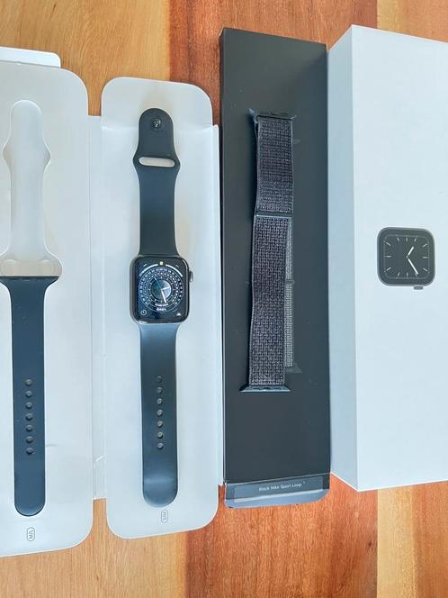 Apple Watch série 5 44 mm, Bijoux, Sacs & Beauté, Montres connectées, Utilisé, Enlèvement ou Envoi