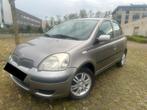 Toyota Yaris 1.3i VVT-i 16v Skynet, Auto's, Stof, Zwart, Beige, Handgeschakeld
