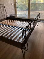 Bed 180x200 in smeedwerk + 2 nachtkastjes. 250€ v alles, Huis en Inrichting, Ophalen, Zo goed als nieuw