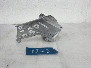 MERCEDES GLC VOORSTE GORDELBEUGEL LINKS beschikbaar voor biedingen