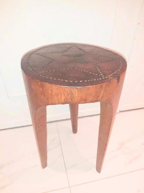 Vintage handgemaakte houten kruk – Uniek & Exotisch, Huis en Inrichting, Krukjes, Zo goed als nieuw, Hout, Ophalen of Verzenden