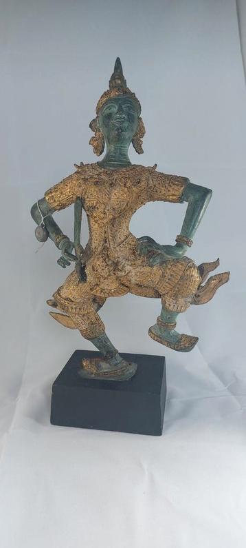 Gepatineerd met goudkleurige accenten bronzen beeldj beschikbaar voor biedingen