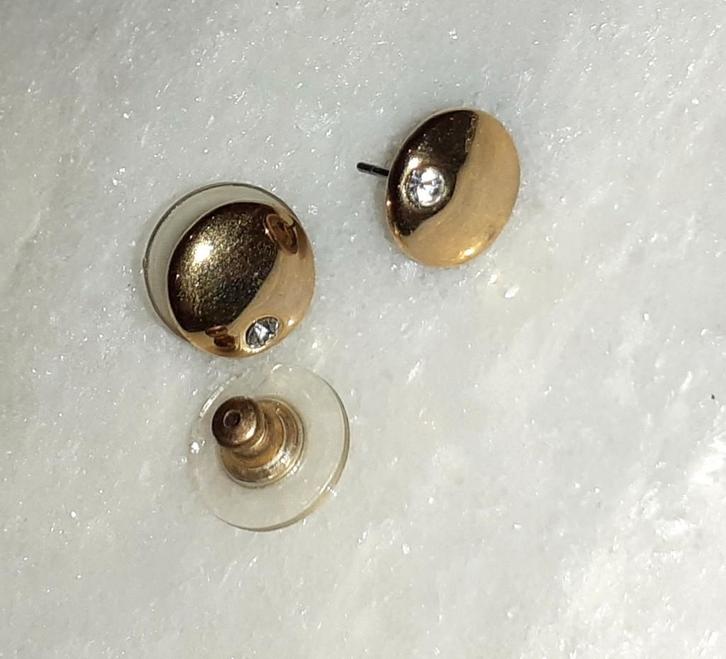 oorknopjes vintage goud met wit diamantje '60-70, Handtassen en Accessoires, Oorbellen, Nieuw, Knopjes of Stekers, Goud, Goud