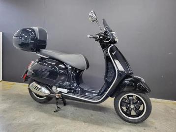 Piaggio Vespa GTS 300i (bj 2022) beschikbaar voor biedingen