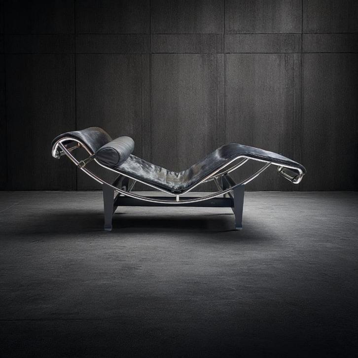 Perriand jeanneret corbusier chaise longue LC4 Cassina, Huis en Inrichting, Zetels | Zetels en Chaises Longues, Gebruikt, Ophalen of Verzenden