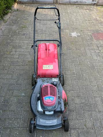 Taga grasmachine met Honda motor. Voor opmaak, Tuin en Terras, Grasmaaiers, Ophalen, Zo goed als nieuw