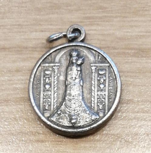 Scapulier medaille Virgo Lauretana - Loreto, Verzamelen, Religie, Zo goed als nieuw, Christendom | Katholiek, Beeld(je), Verzenden