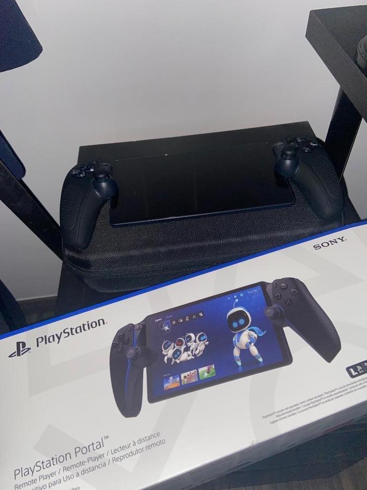 PS portal Playstation portal Zwart nieuwstaat met toebehoren, Games en Spelcomputers, Spelcomputers | Sony PlayStation 5, Nieuw