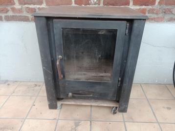Hout en kolen kachel beschikbaar voor biedingen
